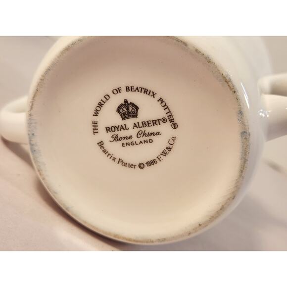 1986 Beatrice Potter Hunca Munca Childs 2 handle Mug/ cup Royal Albert England - Picture 3 of 12